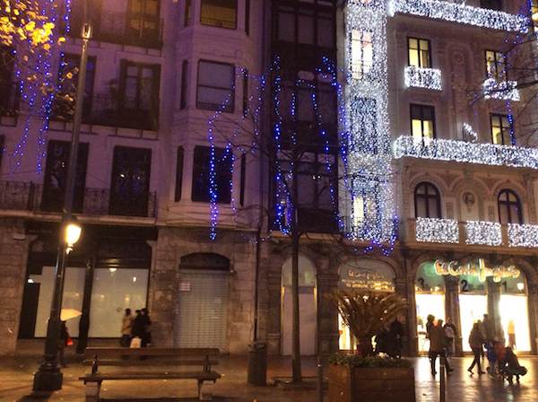 El Corte Inglés Bilbao y el edificio vecino