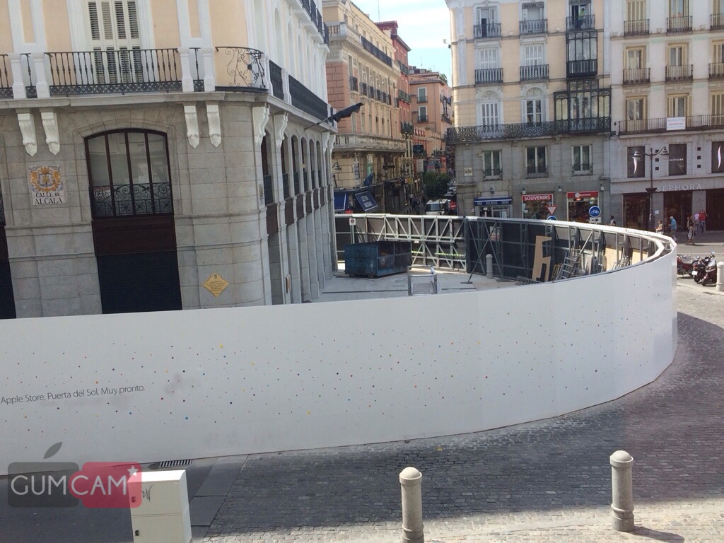 Apple Store Puerta de Sol por el lateral de Alcalá