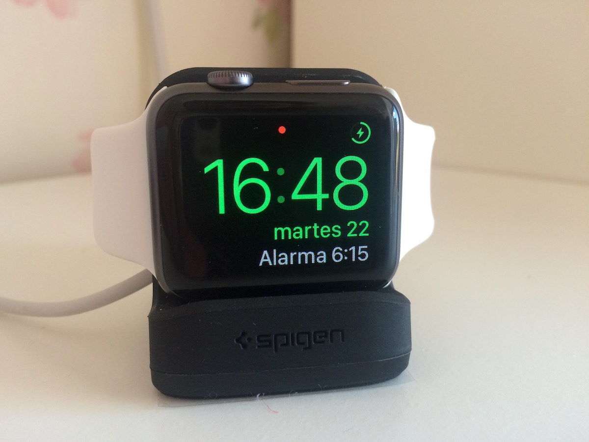 El Apple Watch en modo reloj de mesa